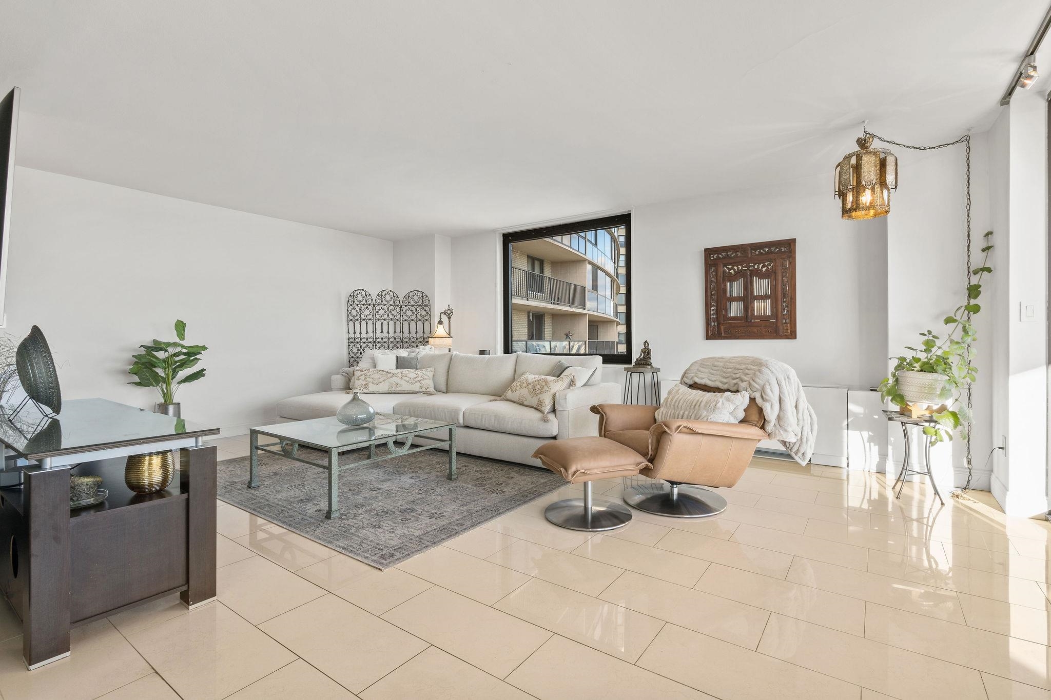 380 Mountain Road, Unit 612 Union City, NJ 07087 - Photo 10 of 45 a living room with furniture