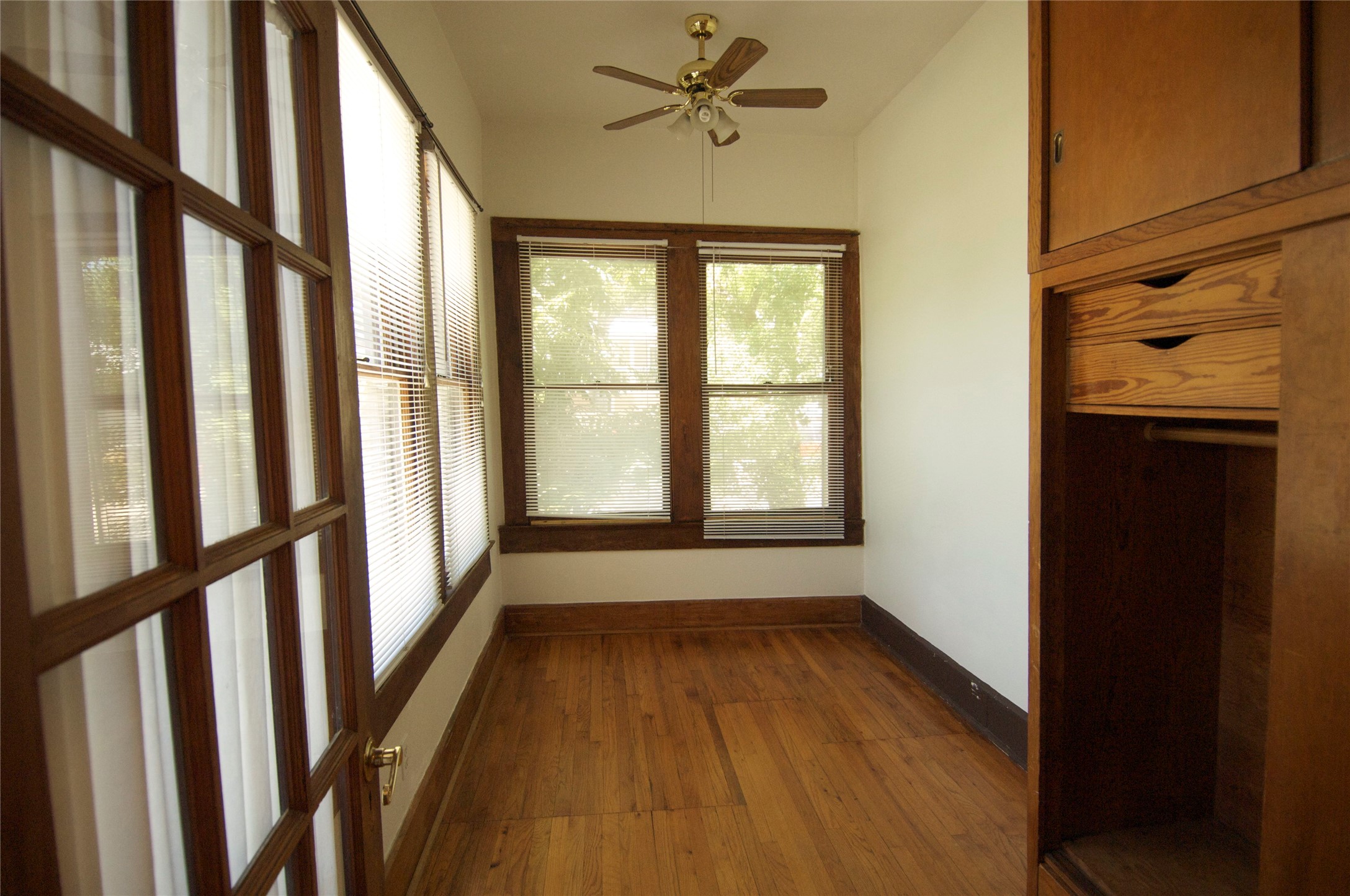 1107 West 22nd Street West, Unit A Austin, TX 78705 - Photo 6 of 15 a view of an entryway with a window
