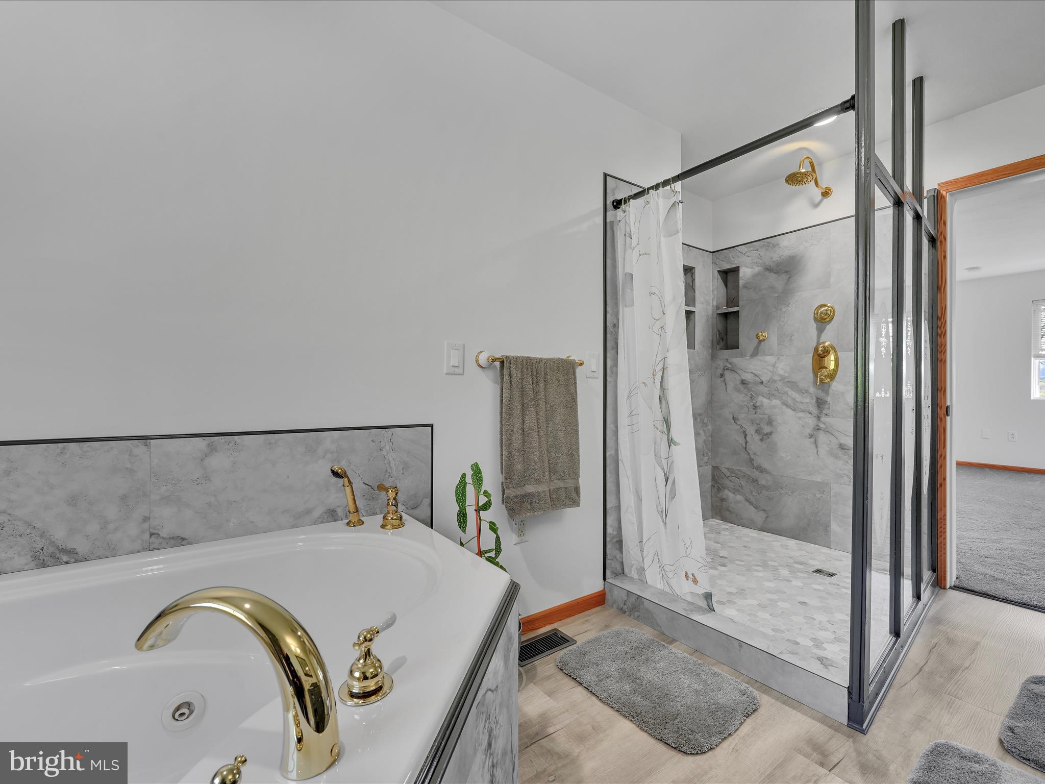 207 Miller Road Reading, PA 19608 - Photo 26 of 46 Primary Bathroom