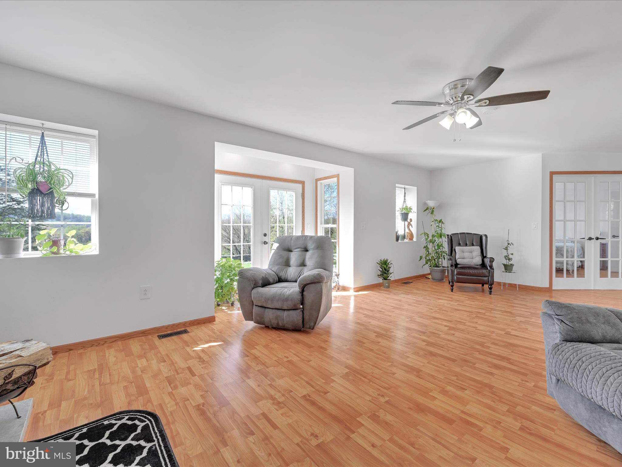 207 Miller Road Reading, PA 19608 - Photo 6 of 46 Living Room