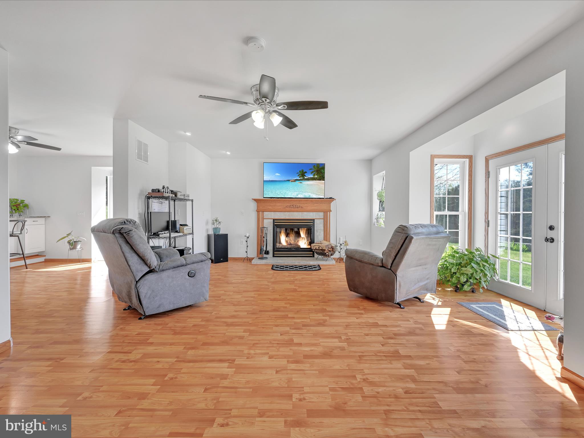 207 Miller Road Reading, PA 19608 - Photo 7 of 46 Living Room