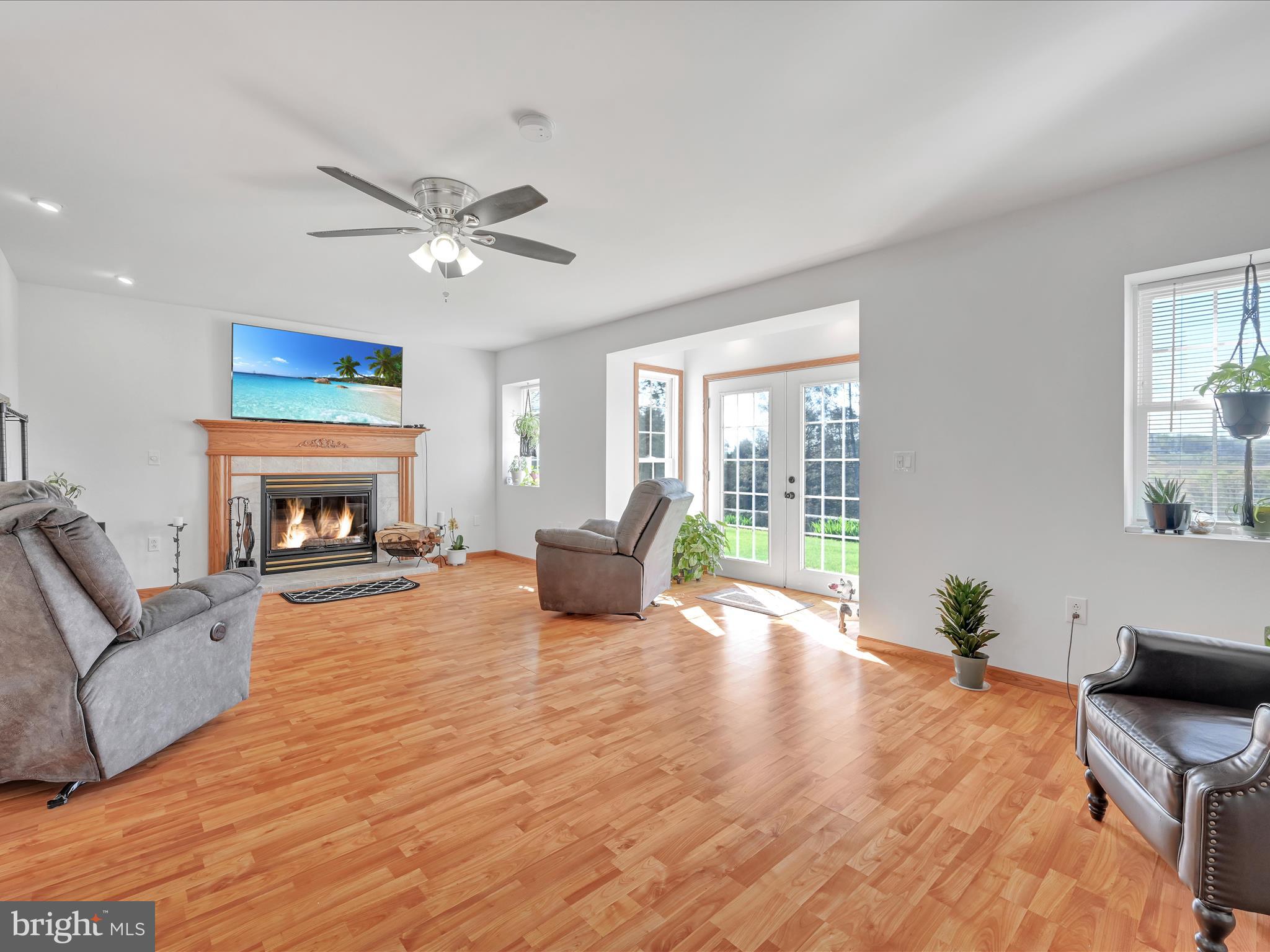 207 Miller Road Reading, PA 19608 - Photo 8 of 46 Living Room