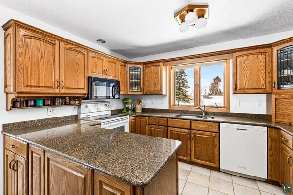 $399,900 | 2009 Hutchinson Road, Duluth, MN 55811