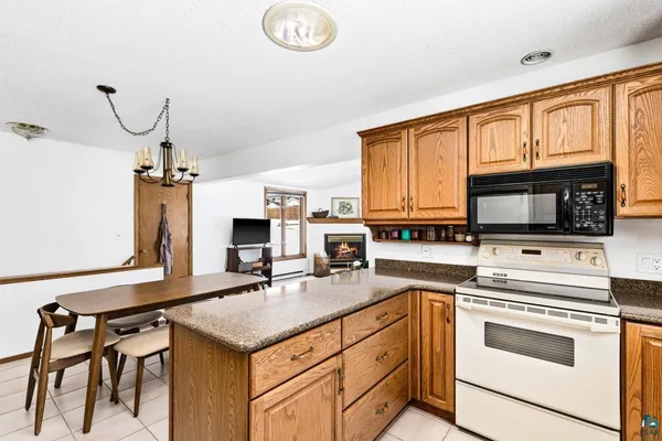 $399,900 | 2009 Hutchinson Road, Duluth, MN 55811