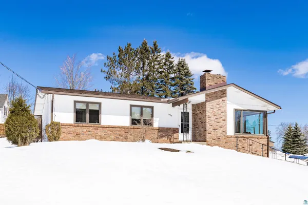 $380,000 | 2009 Hutchinson Road, Duluth, MN 55811