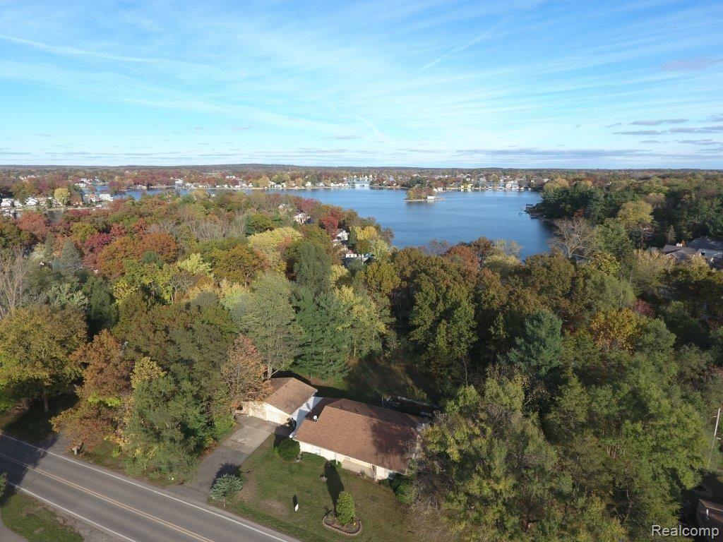 501 Pine Tree Road Lake Orion, MI 48362 - Photo 17 of 19 083.jpg
