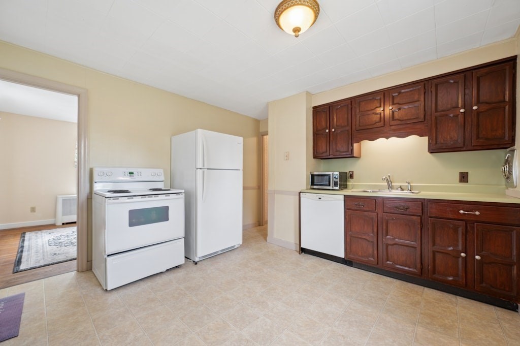 24 Falmouth Street Worcester, MA 01607 - Photo 10 of 28