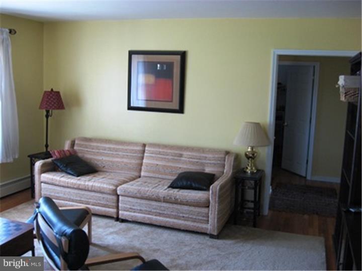 274 Peach Road Newark, DE 19711 - Photo 3 of 21 Gallery Image 3