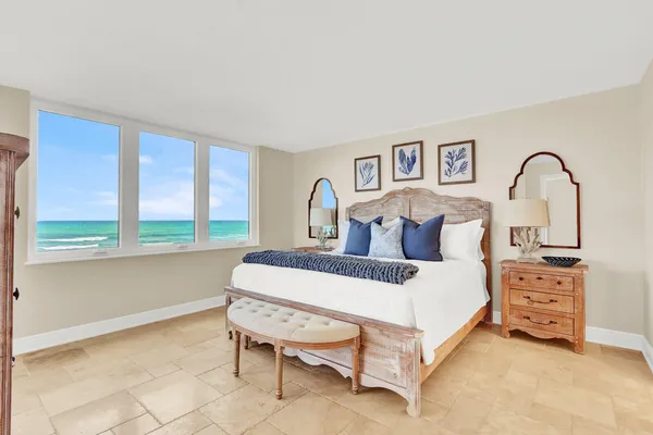 $949,400 | 900 Ocean Drive, Unit 207, Juno Beach, FL 33408