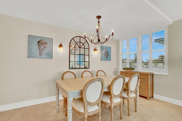 $949,400 | 900 Ocean Drive, Unit 207, Juno Beach, FL 33408