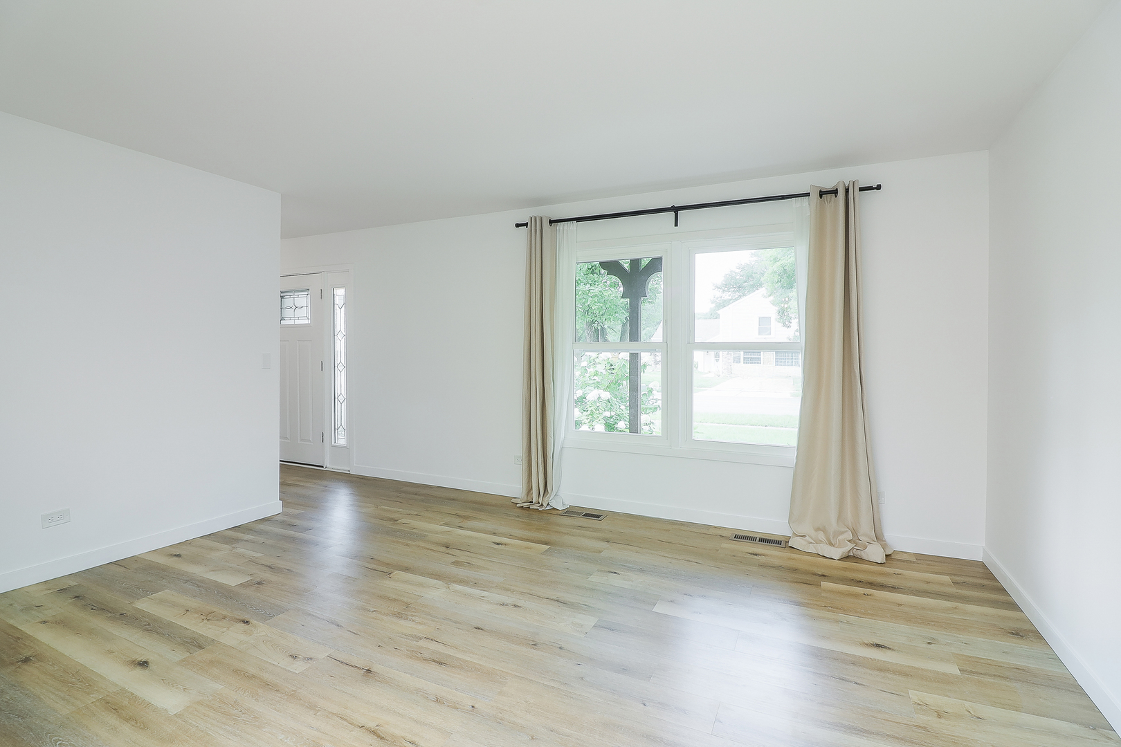 2324 Modaff Road Naperville, IL 60565 - Photo 3 of 31 Gallery Image 3