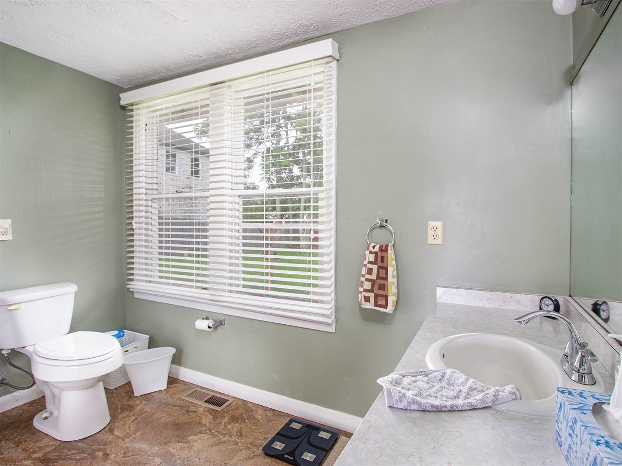 5097 West Pea Ridge Road Huntington, WV 25705 - Photo 8 of 26 Gallery Image 8