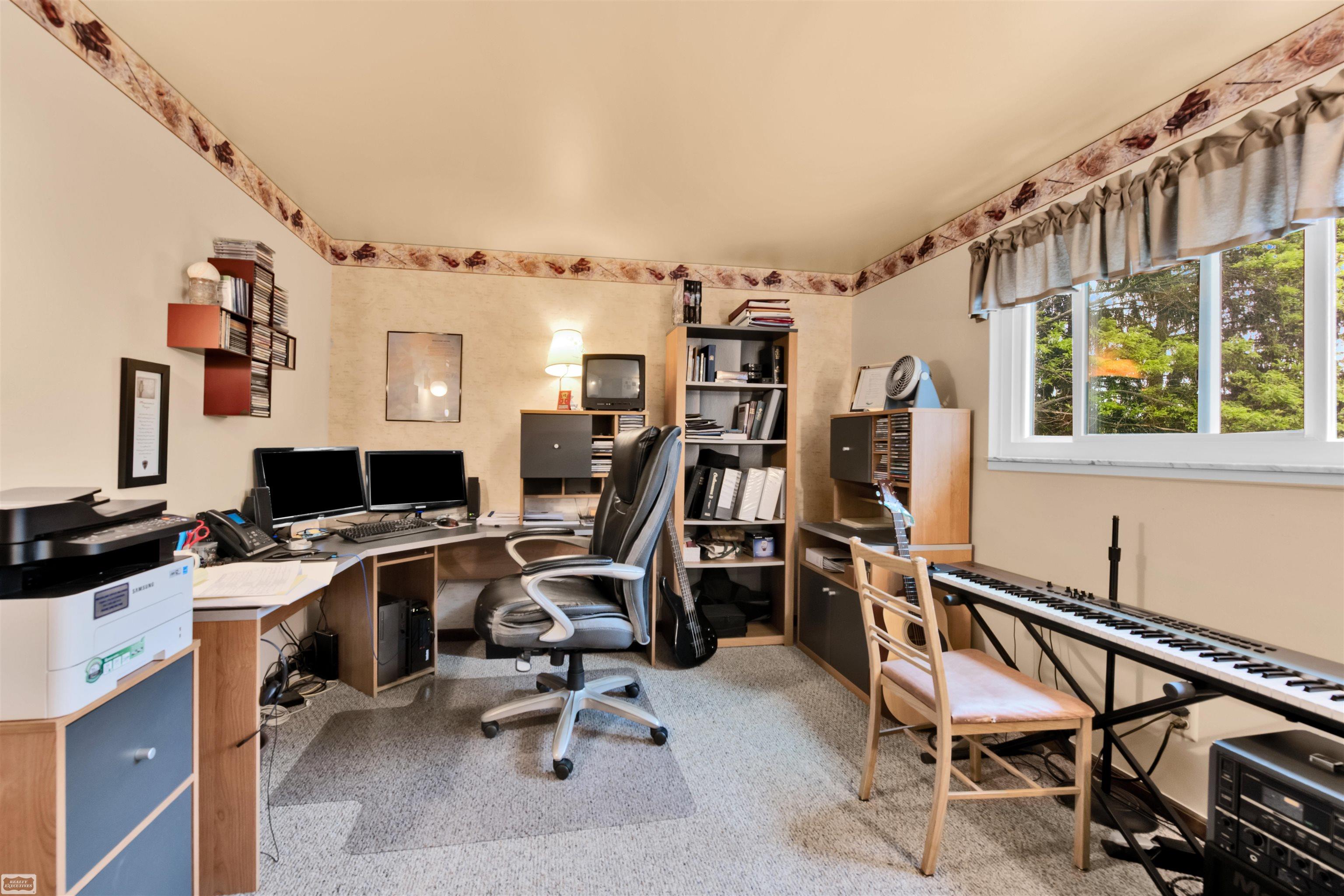 2401 Chalet Drive Rochester, MI 48309 - Photo 29 of 45 50176330-71b56415-bbc0-4e8b-a0fd-95a3e48dcf59.JPG