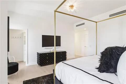 $3,900,000 | 2 Canal Street, Unit 2308, New Orleans, LA 70130
