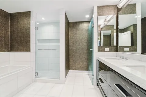 $3,900,000 | 2 Canal Street, Unit 2308, New Orleans, LA 70130