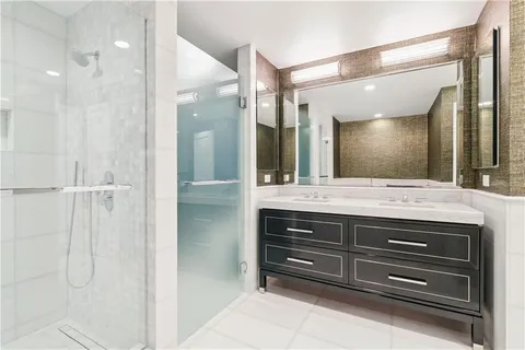 $3,900,000 | 2 Canal Street, Unit 2308, New Orleans, LA 70130