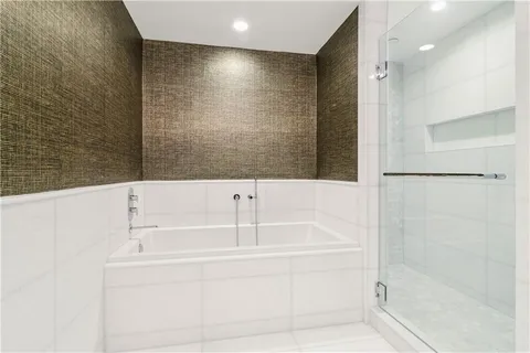 $3,900,000 | 2 Canal Street, Unit 2308, New Orleans, LA 70130