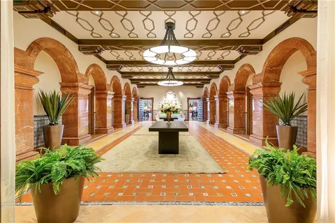 $3,900,000 | 2 Canal Street, Unit 2308, New Orleans, LA 70130