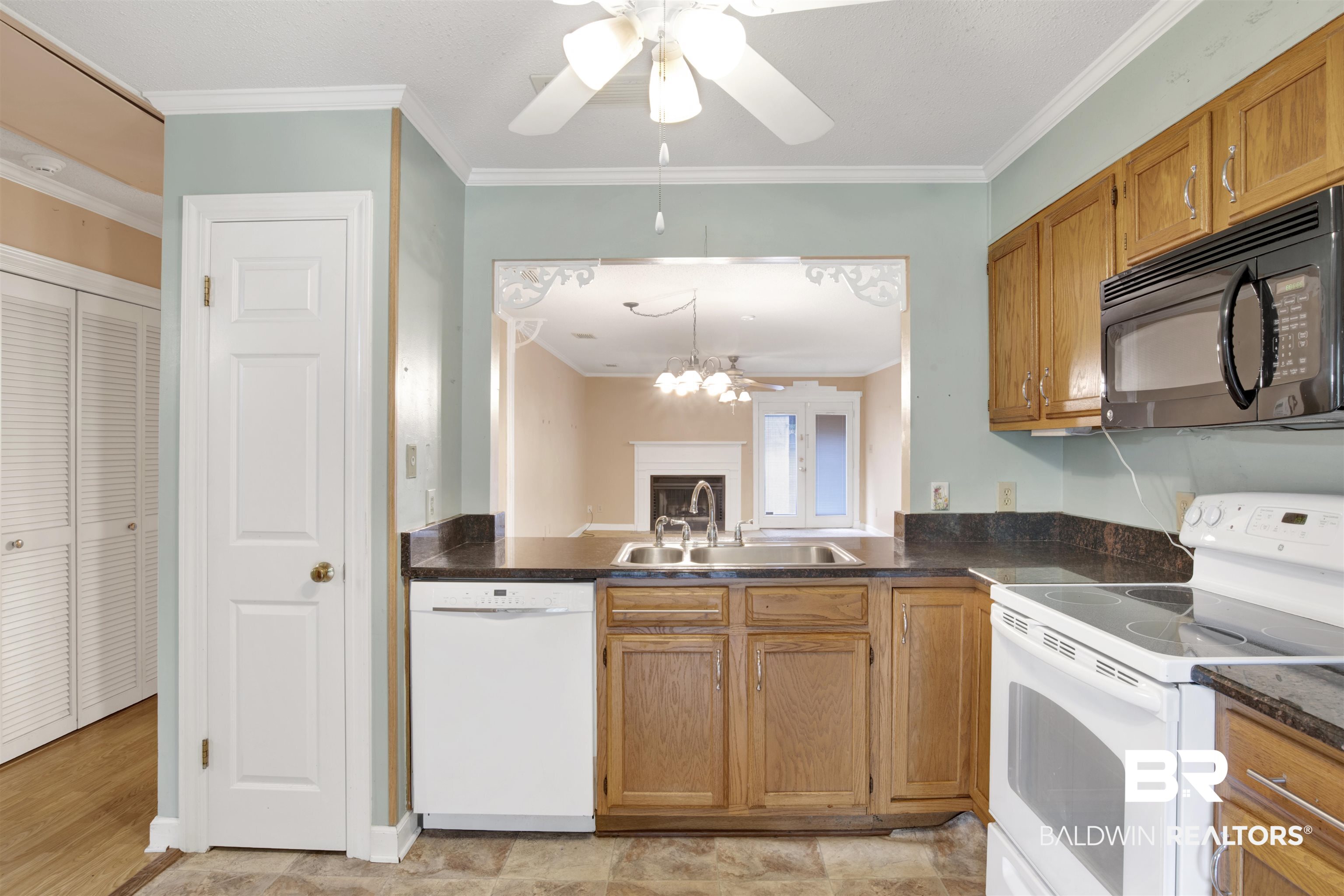 6635 Jackson Square Daphne, AL 36526 - Photo 11 of 24 Kitchen
