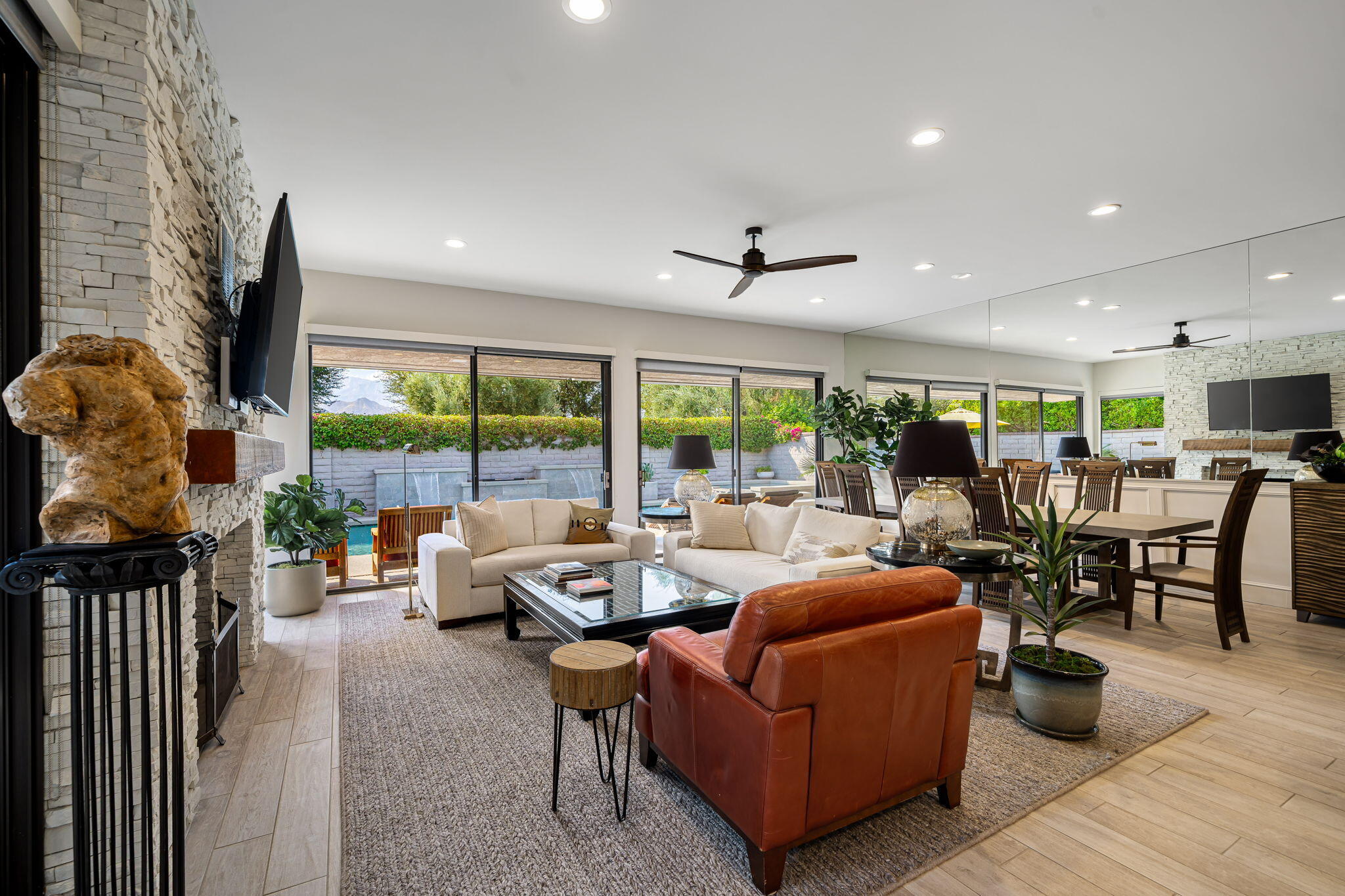 Living Room/Dining Area