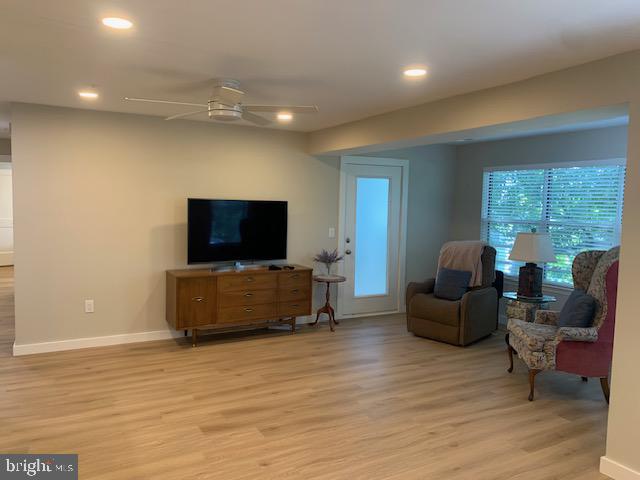 2609 Camelback Lane, Unit 3 Silver Spring, MD 20906 - Photo 18 of 41 Living Area