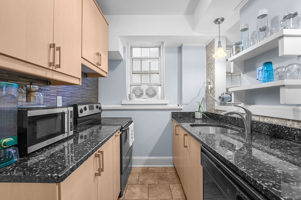 1 Lanark Road, Unit 7 Brookline, MA 02445 - Photo 9 of 22