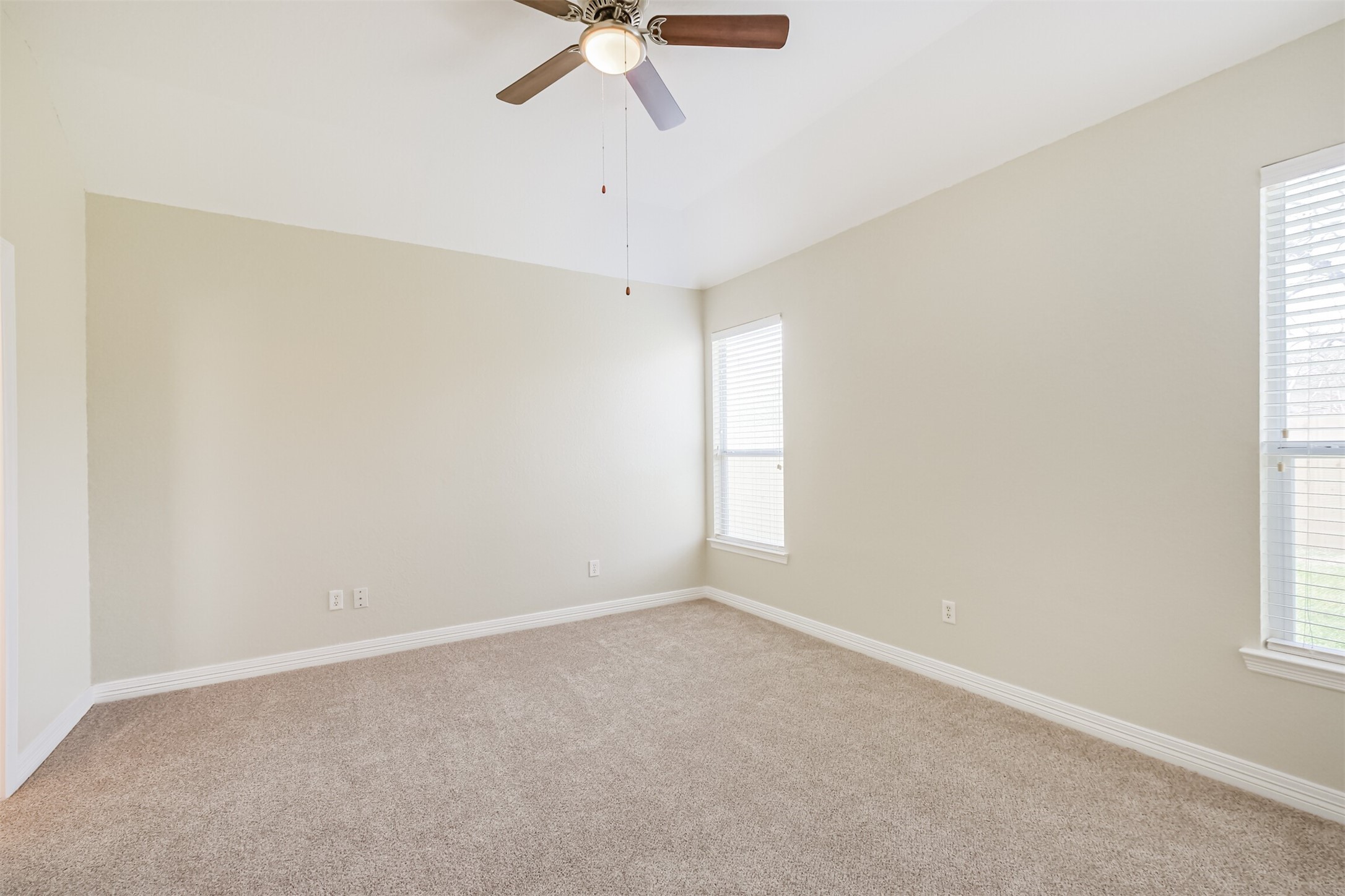 5811 Ranch Riata Court Katy, TX 77449 - Photo 19 of 35 Primary Bedroom