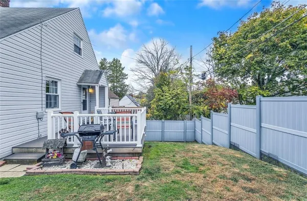 $184,900 | 212 Johnston Drive, Ellwood City, PA 16117