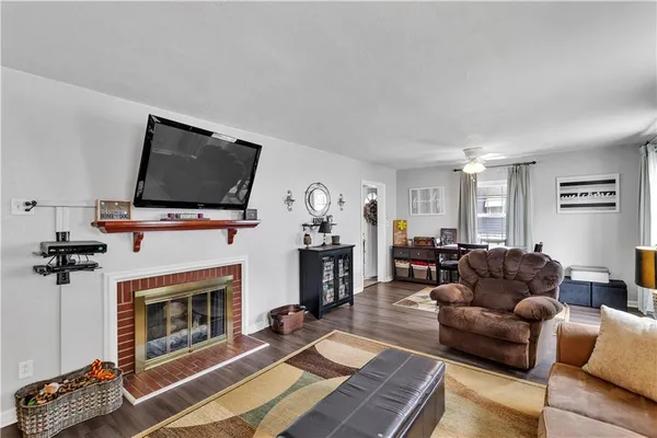 $184,900 | 212 Johnston Drive, Ellwood City, PA 16117