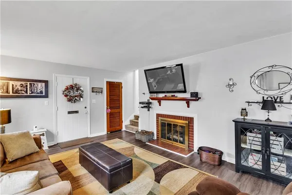 $184,900 | 212 Johnston Drive, Ellwood City, PA 16117