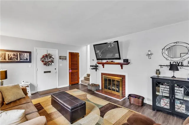 $200,000 | 212 Johnston Drive, Ellwood City, PA 16117