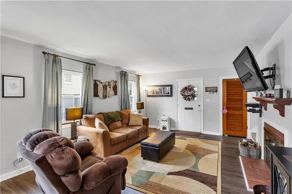 $184,900 | 212 Johnston Drive, Ellwood City, PA 16117