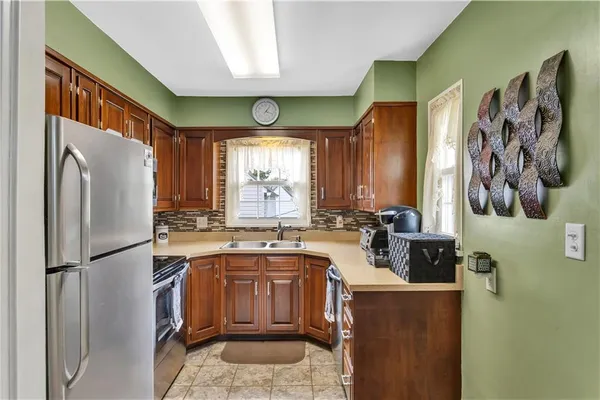 $184,900 | 212 Johnston Drive, Ellwood City, PA 16117