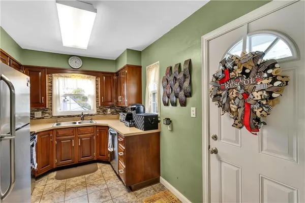 $184,900 | 212 Johnston Drive, Ellwood City, PA 16117