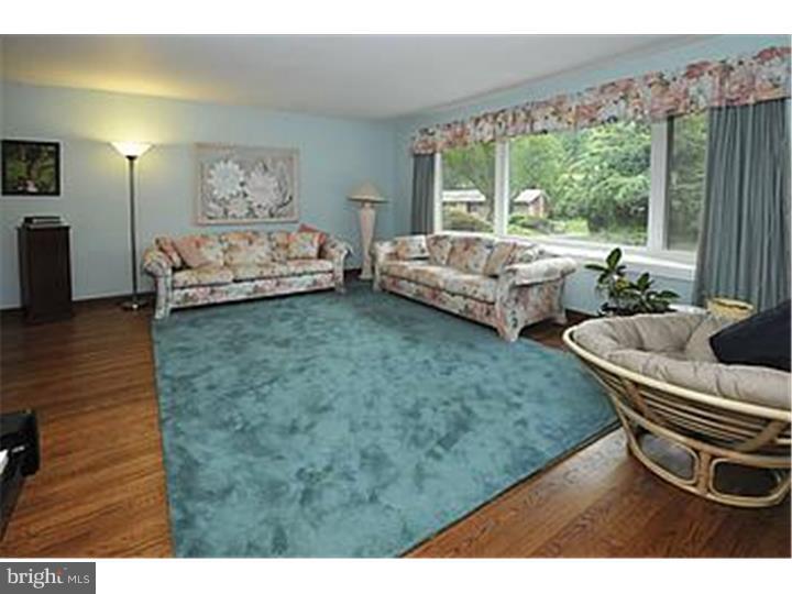 853 Beverly Road Rydal, PA 19046 - Photo 4 of 24 Living Room