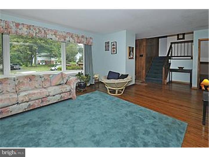 853 Beverly Road Rydal, PA 19046 - Photo 5 of 24 Living Room