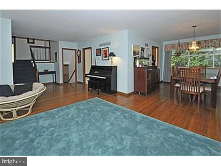 853 Beverly Road Rydal, PA 19046 - Photo 6 of 24 Living Room