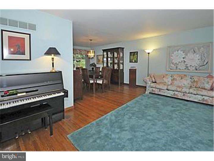 853 Beverly Road Rydal, PA 19046 - Photo 7 of 24 Living Room