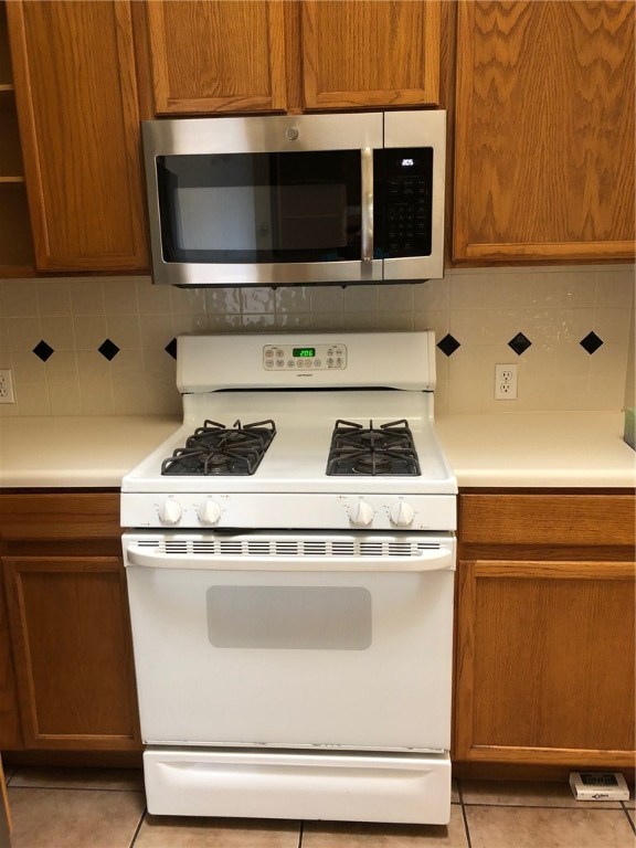 7600 Amanda Ellis Way Austin, TX 78749 - Photo 9 of 22 a close view of washer and dryer