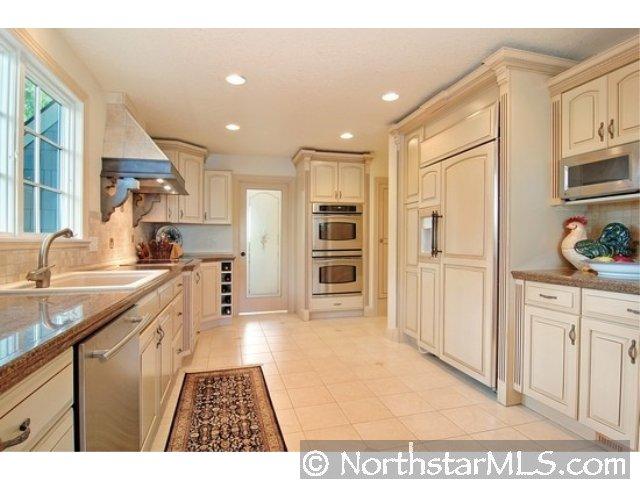 26170 Birch Bluff Road Shorewood, MN 55331 - Photo 5 of 10