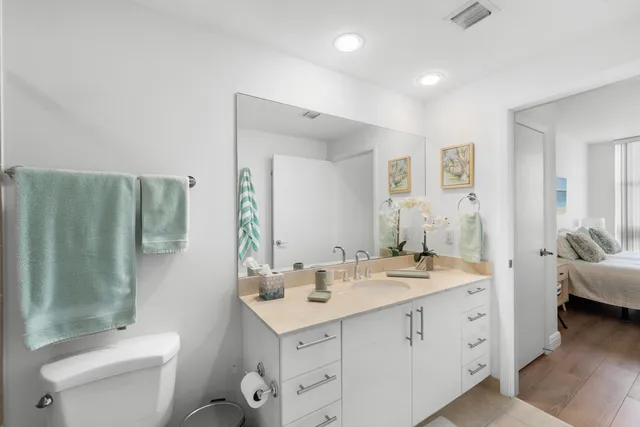 $4,300 | 550 Okeechobee Boulevard, Unit 1407, West Palm Beach, FL 33401