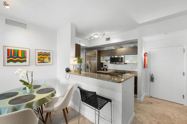 $4,300 | 550 Okeechobee Boulevard, Unit 1407, West Palm Beach, FL 33401