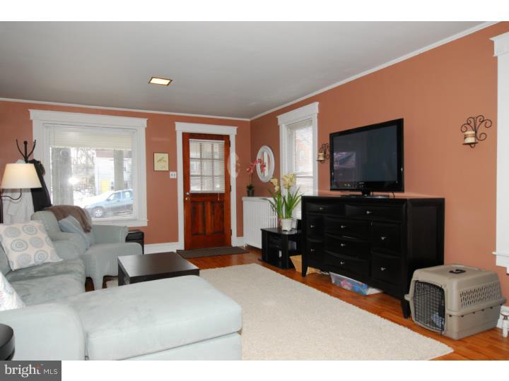 118 Chestnut Street Shillington, PA 19607 - Photo 7 of 20 Living Room