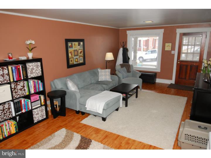 118 Chestnut Street Shillington, PA 19607 - Photo 8 of 20 Living Room