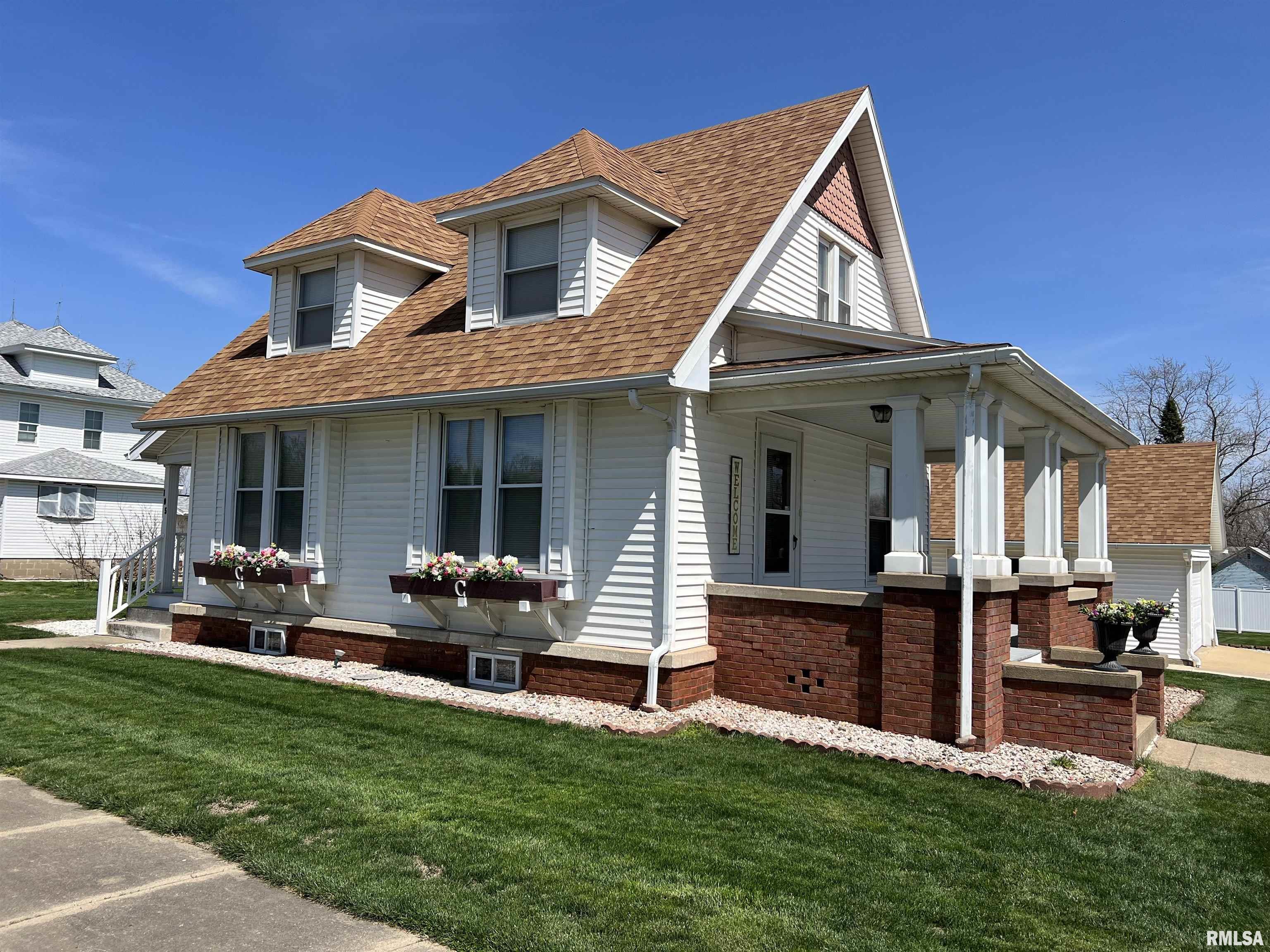 105 South John Street Table Grove, IL 61482 - Photo 1 of 41