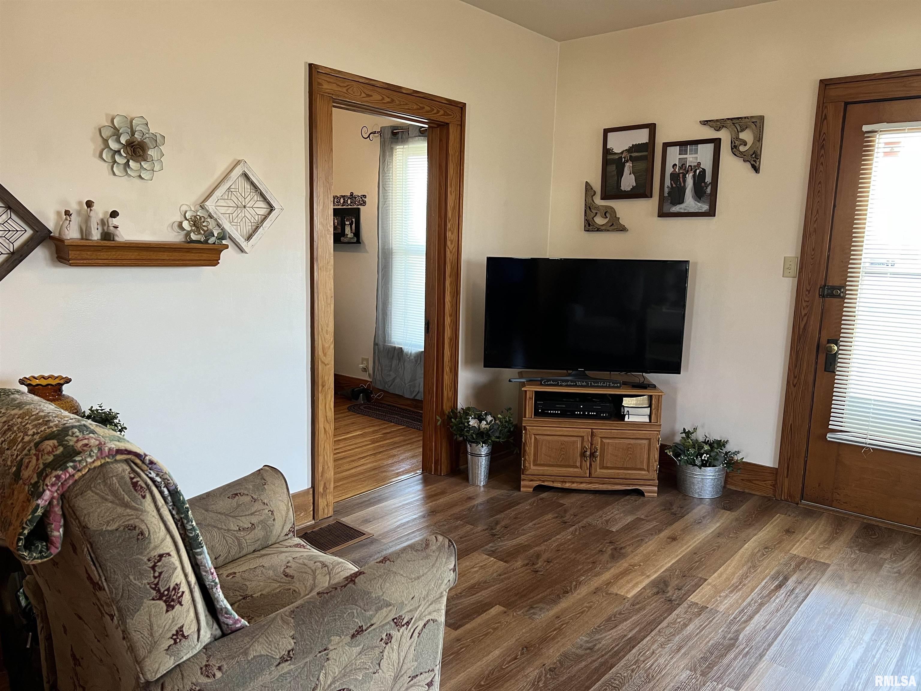 105 South John Street Table Grove, IL 61482 - Photo 17 of 41