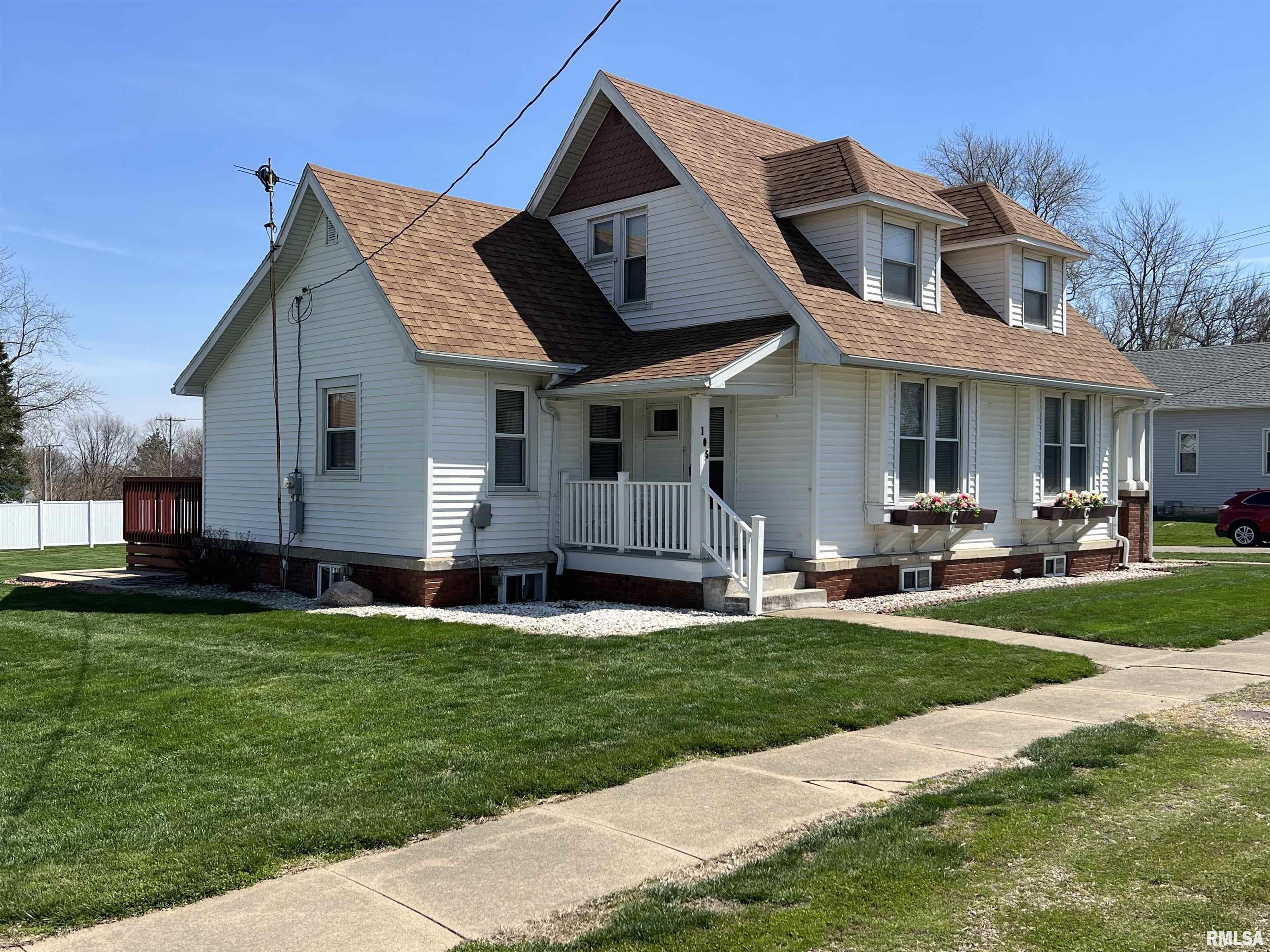 105 South John Street Table Grove, IL 61482 - Photo 3 of 41
