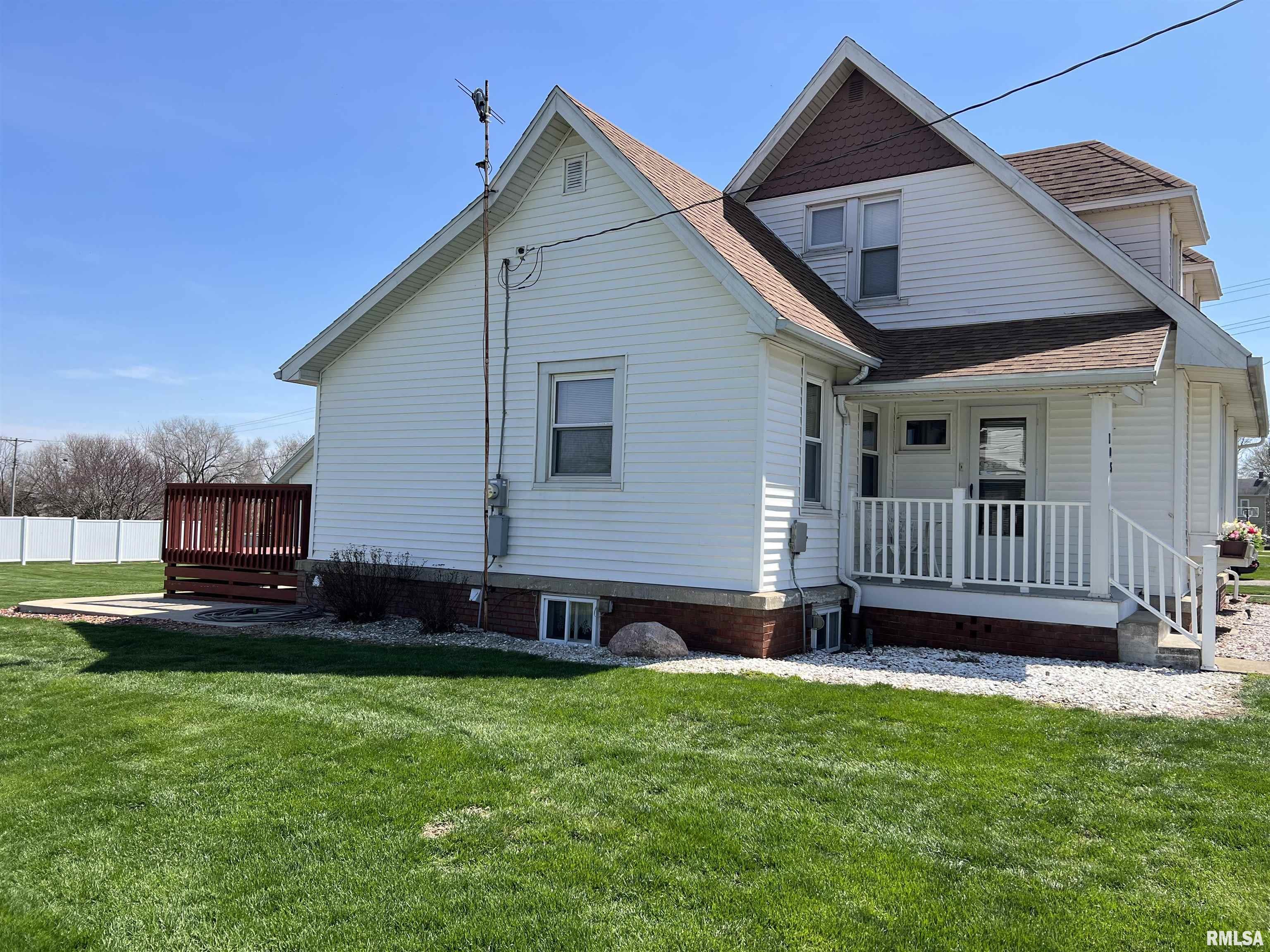 105 South John Street Table Grove, IL 61482 - Photo 4 of 41