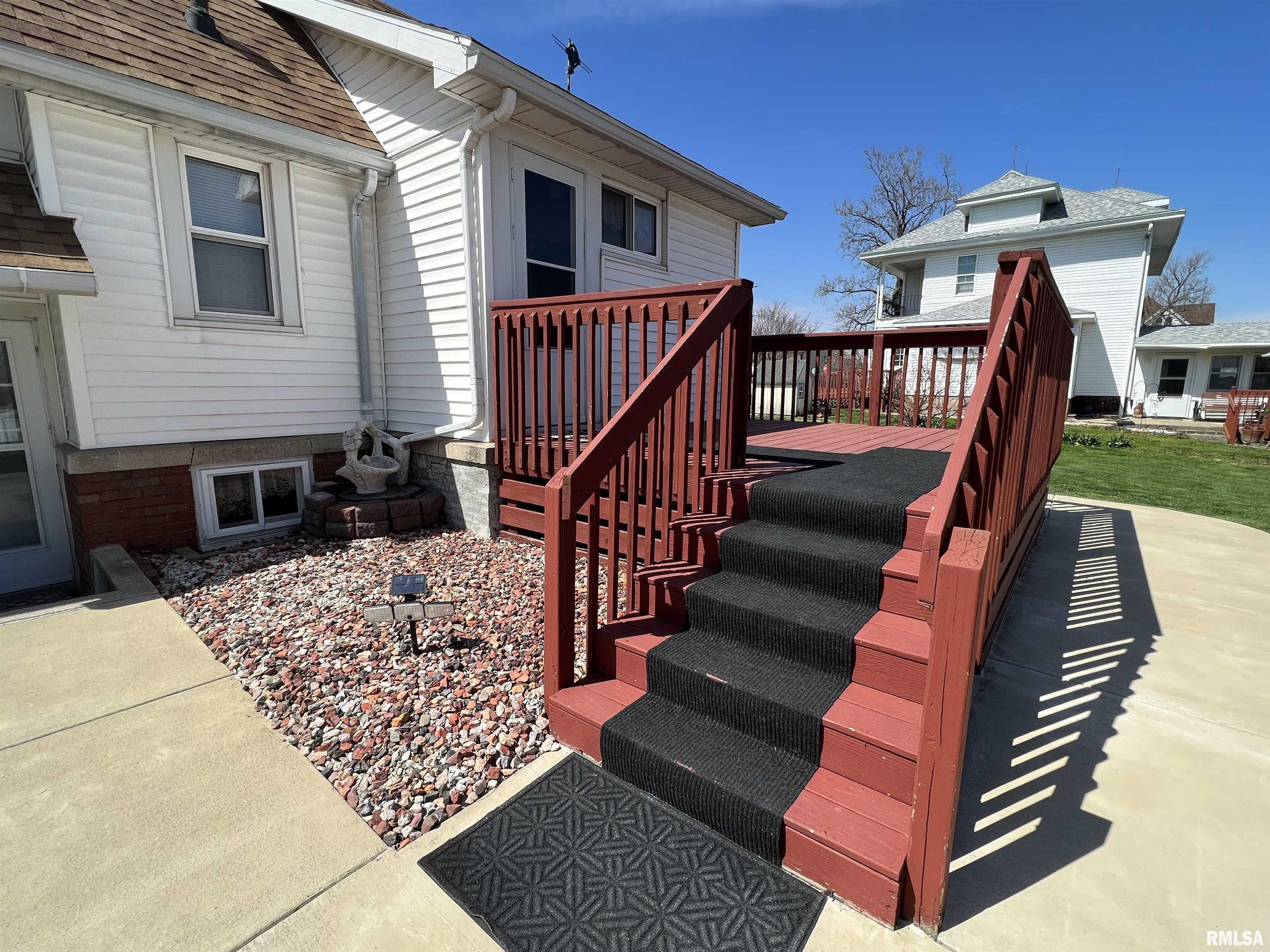 105 South John Street Table Grove, IL 61482 - Photo 6 of 41