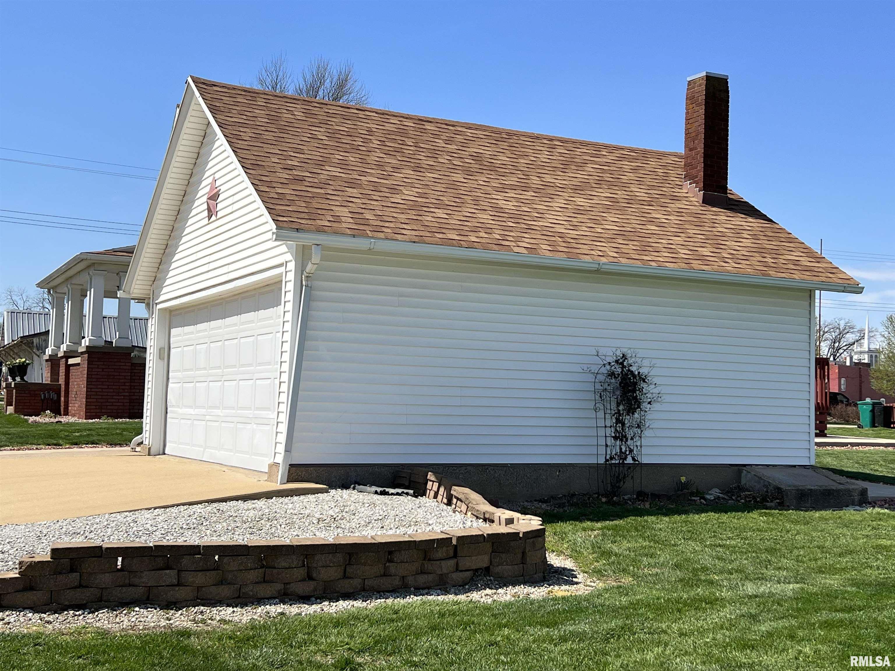 105 South John Street Table Grove, IL 61482 - Photo 7 of 41